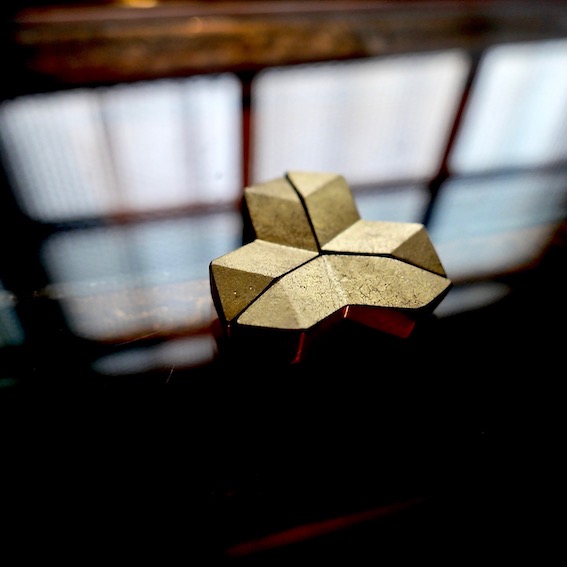 FUTAGAMI 箸置き 結晶
